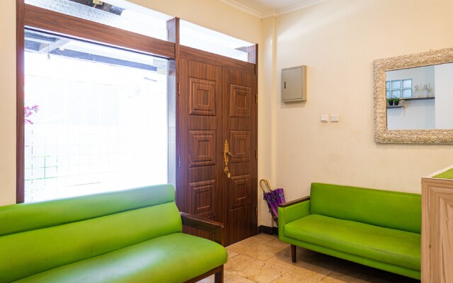 RedDoorz near Alun Alun Bandung 2