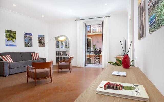 Deluxe Home in Sorrento Old Town with Balconies