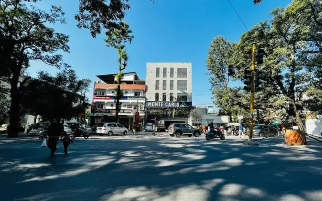 Hotel Limewood Residency