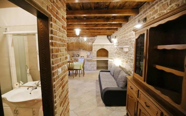 Josi - With Jacuzzi - H