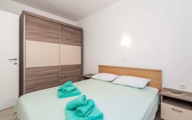 Amazing Apartment in Stara Novalja With 1 Bedrooms and Wifi