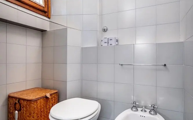 YiD elegant near tramvia