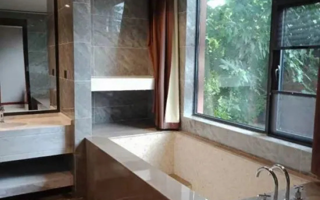 Tanghai Holiday Hotel