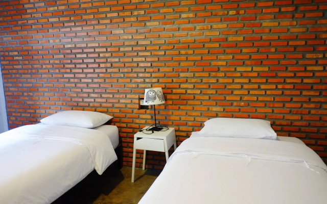 Nokhook House Trang - Hostel