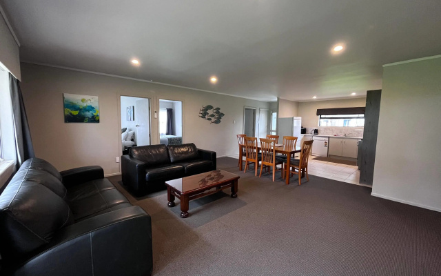 Comfort Inn Sunset – Lobby – Thames