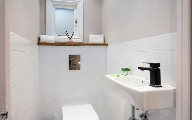VESTO Three Bedroom Apartment in Clapham