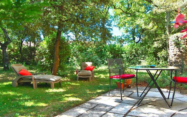 Pretty stone house with own terrace and private garden, Grignan