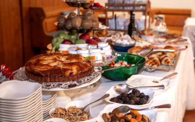 Ambra Cortina Luxury & Fashion Boutique Hotel
