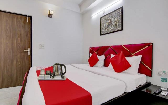 OYO Flagship 80478C Yadav Residency