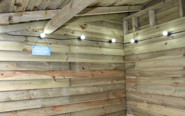 Albert Luxury Hottub and Jacuzzi Apartments