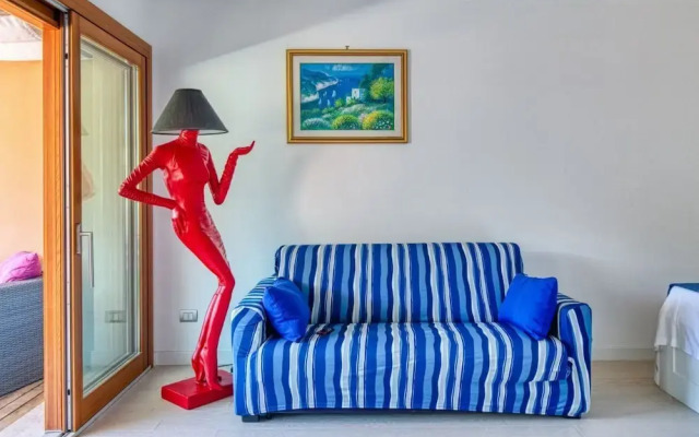 The Lady in Red Studio Flat with Sea View Terrace