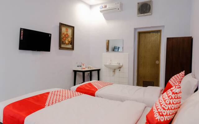 OYO 1036 Hotel Palem 1