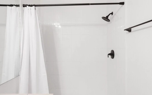 Solace - Community Pool & Gym -walk to Restaurants