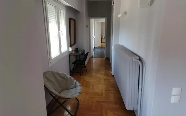Penthouse spacious w super wifi & terrace, 2 min from metro