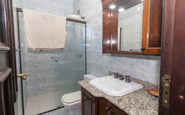 Casa com Piscina e Sinuca em Bombinhas