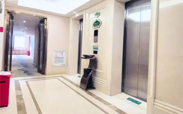 Vienna Hotel (Zhanjiang Mazhang high speed railway station store)