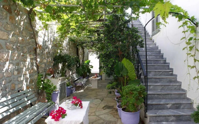 Pension Erofili