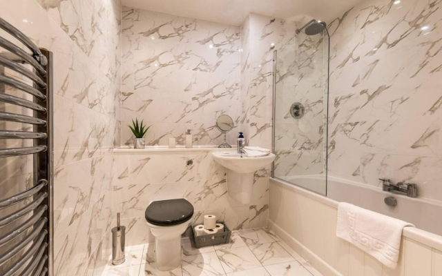 Stylish Modern L1 Apt - Walk Everywhere