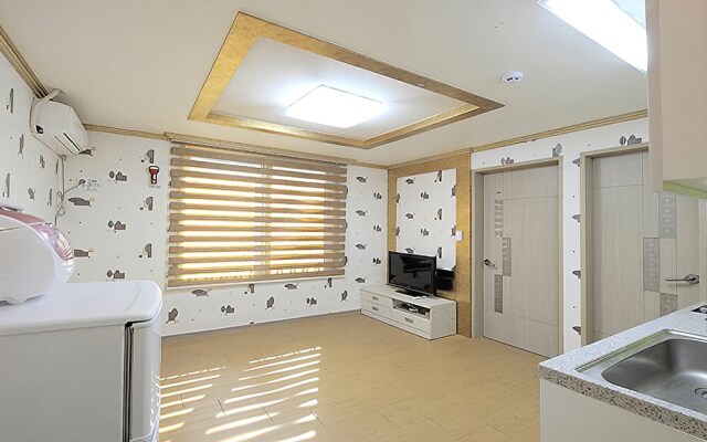 Daecheon Mama Pension