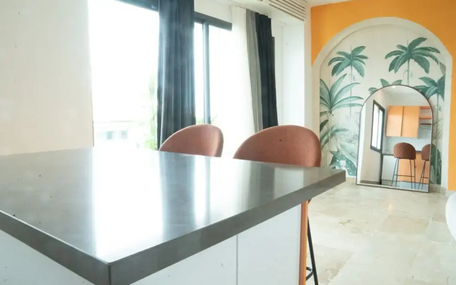 The Six Apparthotel