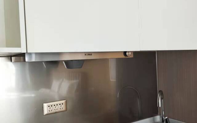 Man deer CC Hotel (Xi'an Gangwu Avenue Metro Station)