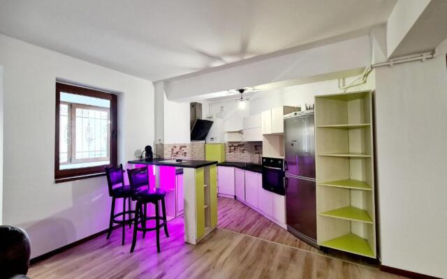 R.O.S.E. Apartment