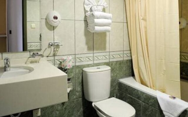 Howard Johnson Plaza Hotel