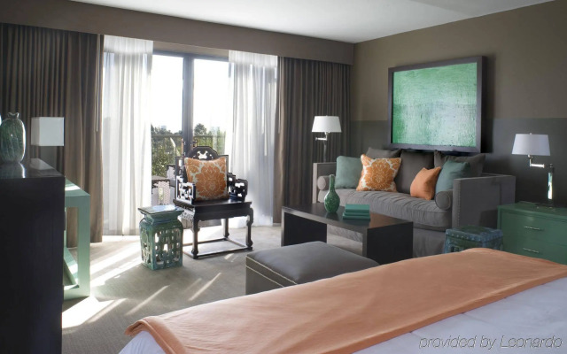 Luxe Sunset Boulevard Hotel