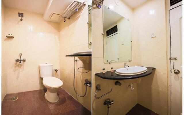 OYO Flagship 76609 Shiv Hotel Sector 33 Begampur