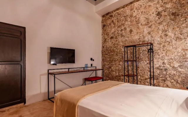 Hotel H.O.