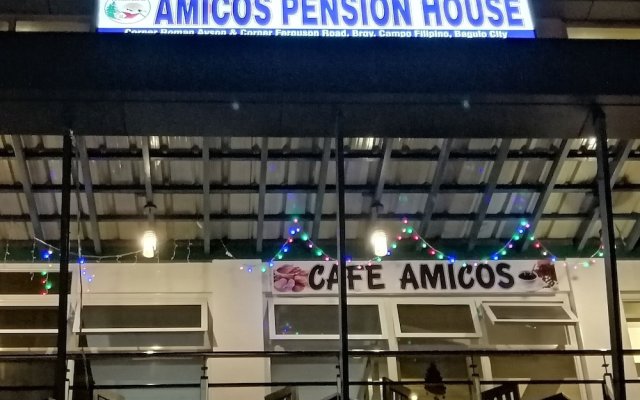 Amicos Pension House