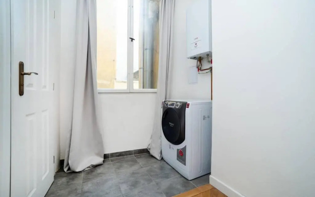 Bright, Spacious Apartment in the Historic Centre