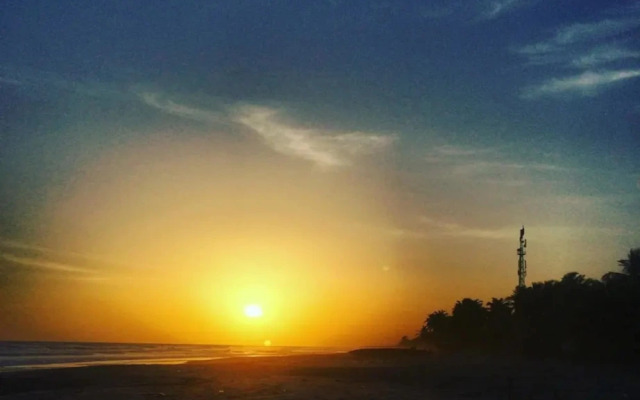 Kame Surf Camp & School Sunset Beach Bar