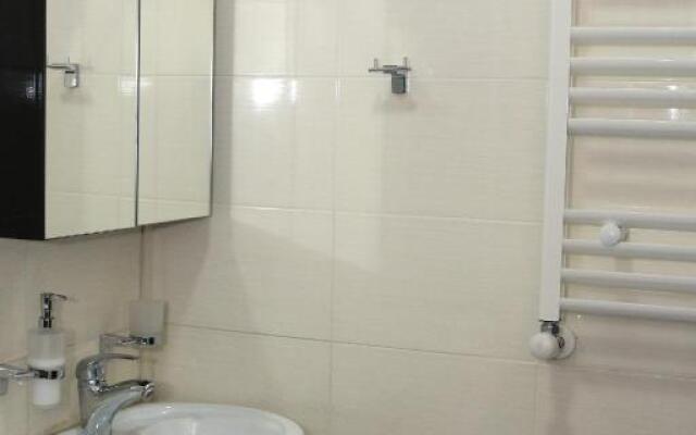 SALOUNIQUE Lux Studios