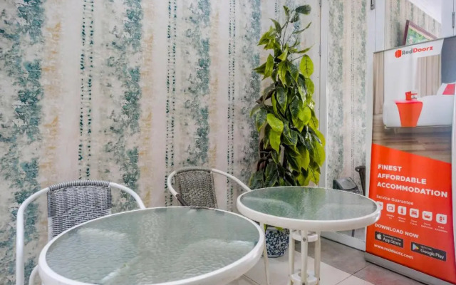 RedDoorz near Hermes Place Polonia Medan