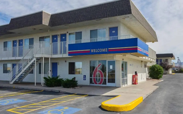 Motel 6 Laramie, WY