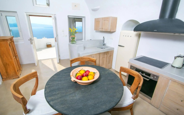 Menias Cave House