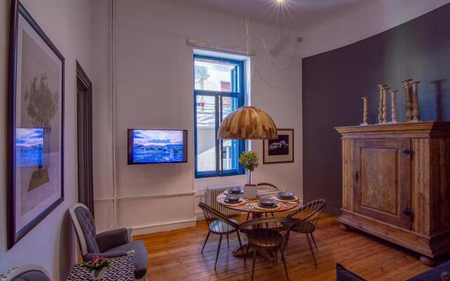 Art Pantheon Apartment (Two-Bedrooms)