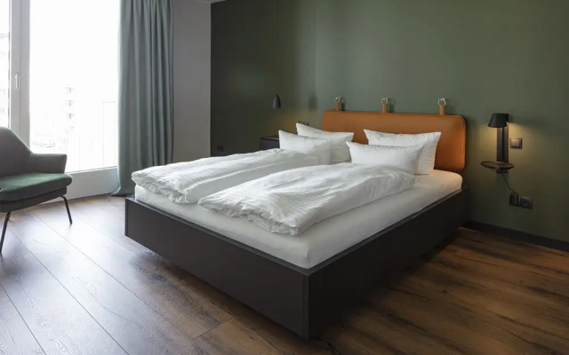 Black F House - Serviced Apartments