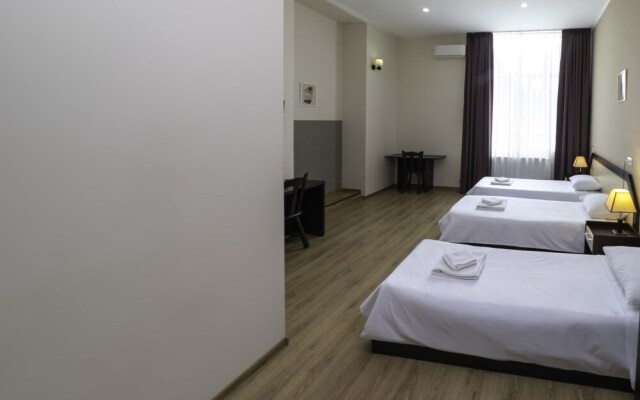 Backstreet Hotel
