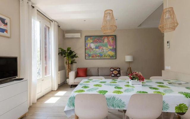 ApartEasy - Family 4-Bedroom Apartment