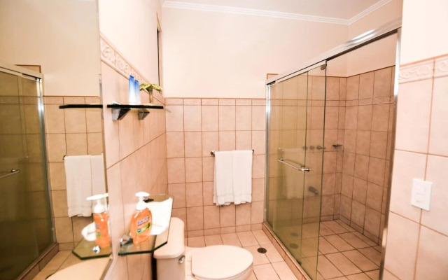 Luxury 2 bedroom condo with ocean view - Few steps from beach