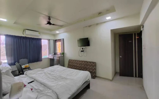 Fabhotel Vardhan Plaza