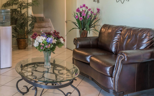 Days Inn by Wyndham San Marcos