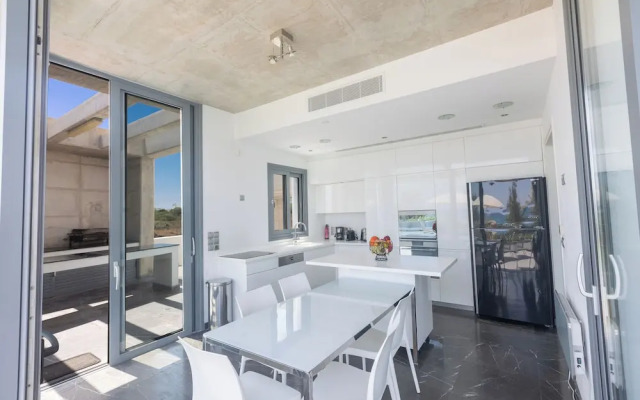 Protaras Holiday Villa El34 - Seafront Villa