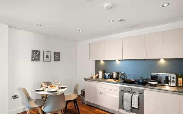 Spectacular Apartment Balcony View in City Centre