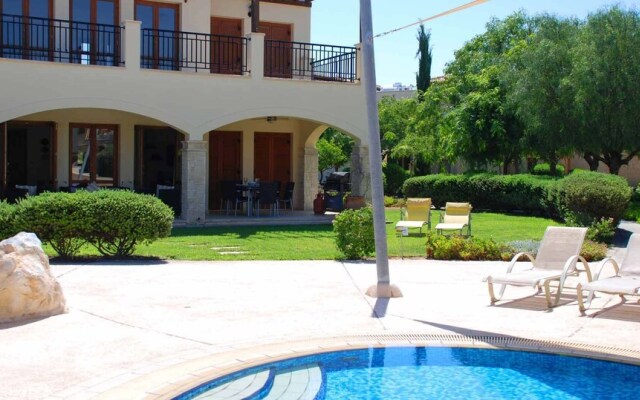 Fantastic 3 bedroom pool side ground floor apartment 'BE01'; communal pool and resort facilities, Theseus Village on Aphrodite Hills Resort