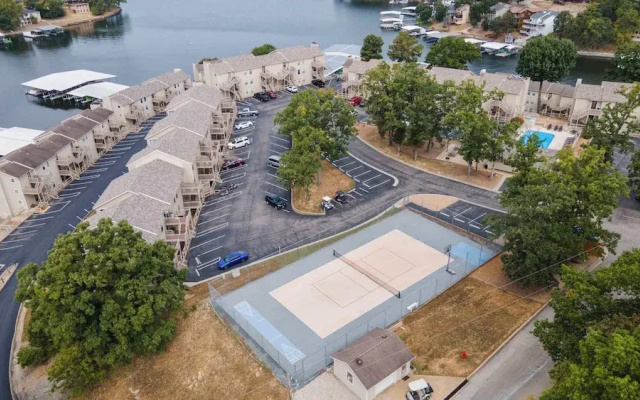 Indian Pointe Lake View Pets!