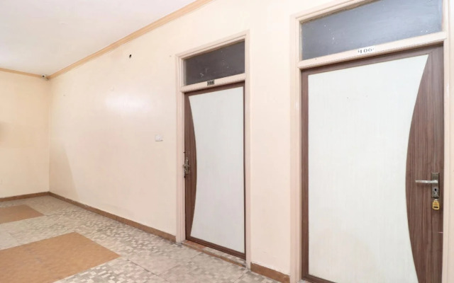 Oyo 27893 Sita Niwas Parking