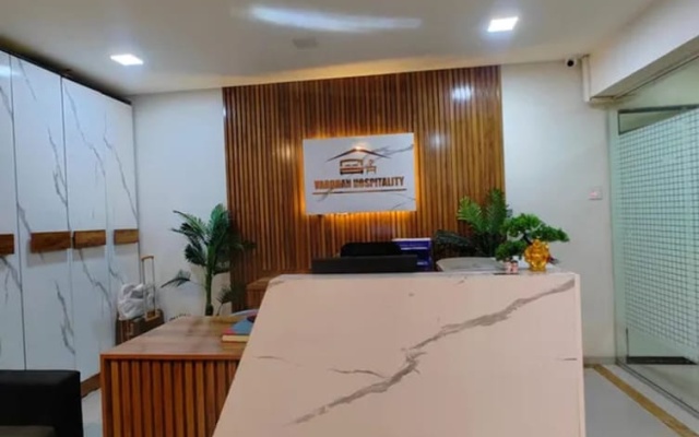 Fabhotel Vardhan Plaza